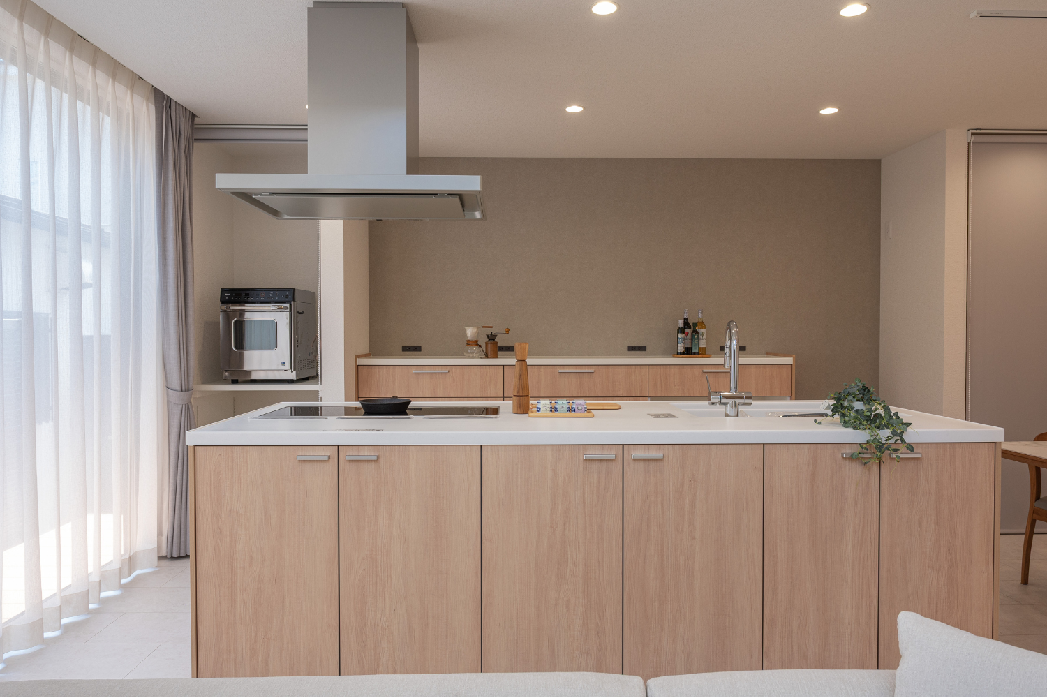 和の趣と北欧風のナチュラルな素材感を融合させた家