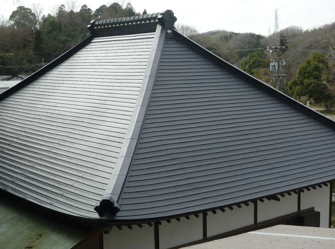 お寺の屋根の葺き替え
