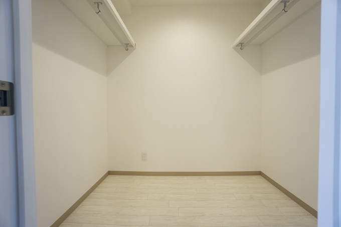 本物志向のオトナカッコいい女子room・アンティークをラフに