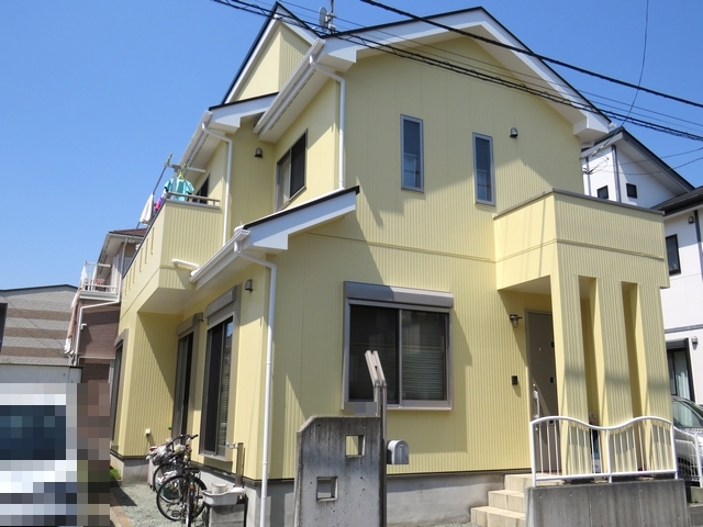 外壁を明るいカラーに塗り替え