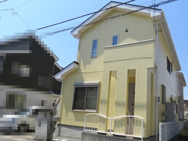 外壁を明るいカラーに塗り替え