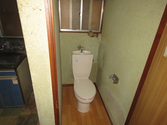 店舗のトイレを清潔感のある手洗い器付き便器に交換