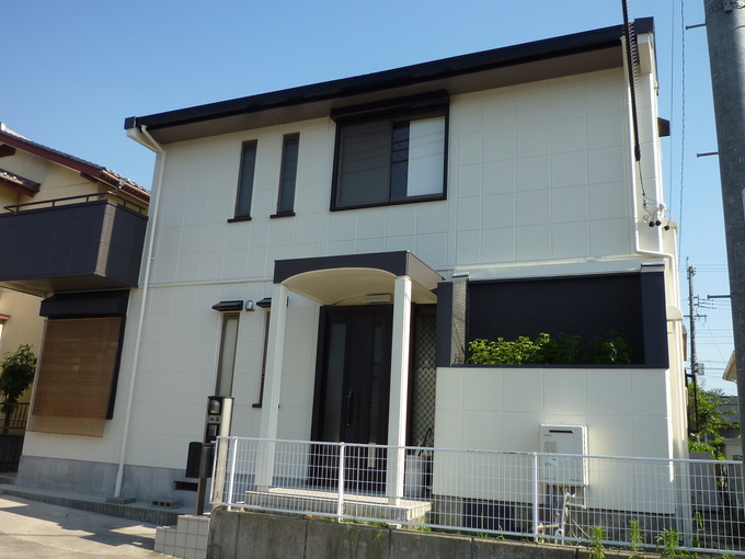 �O�ǂ̐F�͈�F�łȂ��A�h�蕪�����邱�ƂŉƂ���w���������܂��B