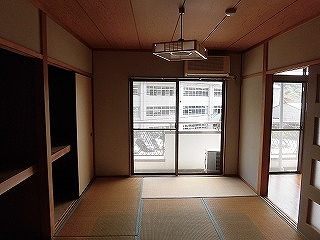 マンションの間取りを変更し広いリビングへ