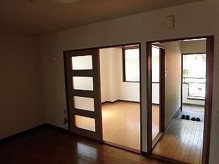 マンションの間取りを変更し広いリビングへ