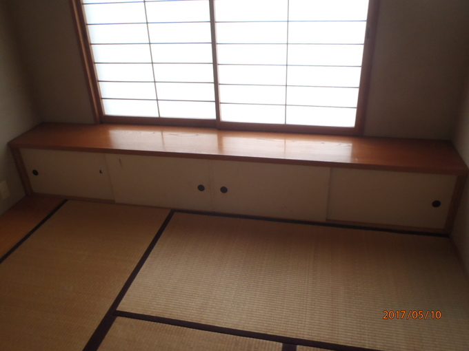 お掃除しやすいモダンな内装へ