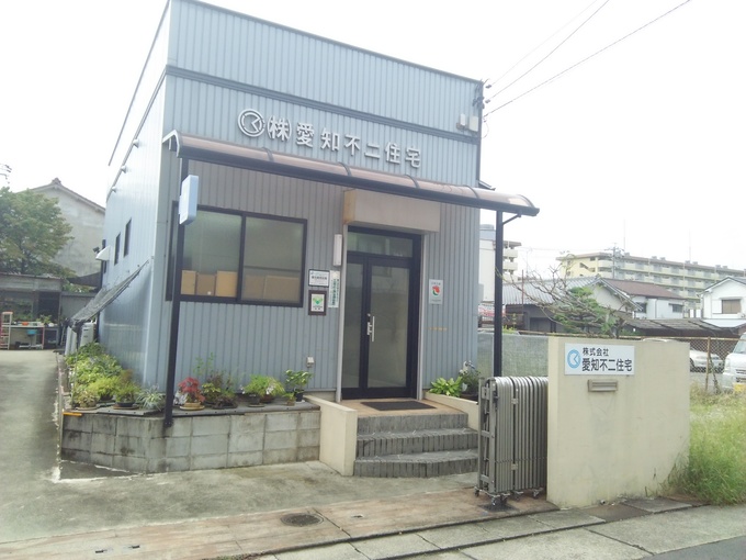 ���Љ�Ђ̑S�i�ł��B