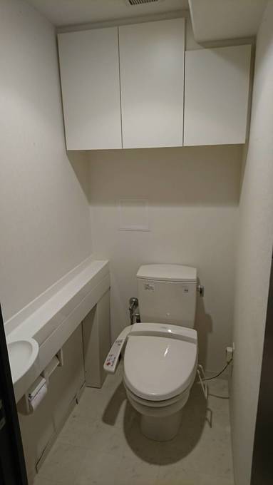 トイレリフォーム～機能性タイルがアクセント♪