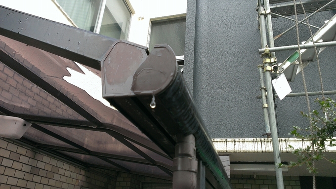 駐輪場の屋根修理