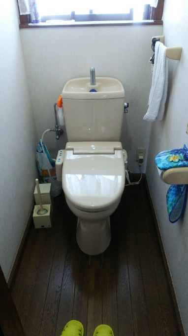 自動開閉便座でトイレのエチケット対策