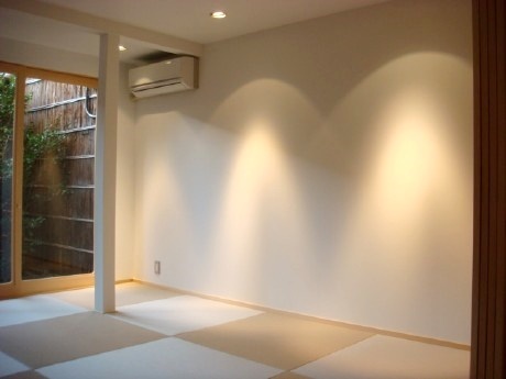 近代的和室　網代編みを建具に採用し趣を演出