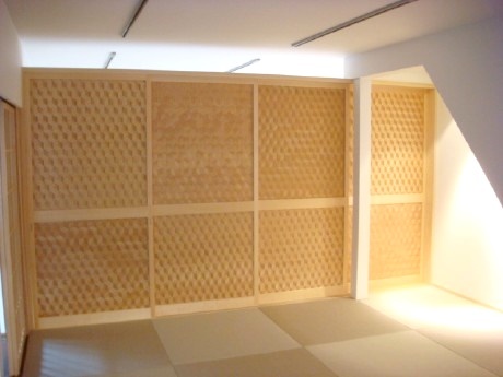 近代的和室　網代編みを建具に採用し趣を演出