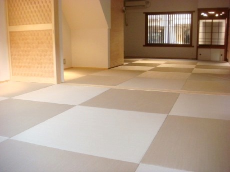 近代的和室　網代編みを建具に採用し趣を演出