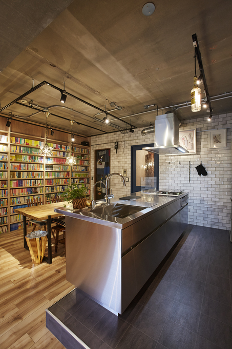 おうち図書館×大人の秘密基地がテーマのこだわりの住まい