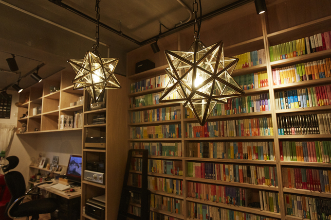おうち図書館×大人の秘密基地がテーマのこだわりの住まい
