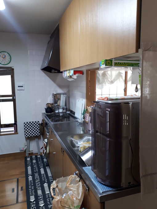見通しの良いキッチンルームへ