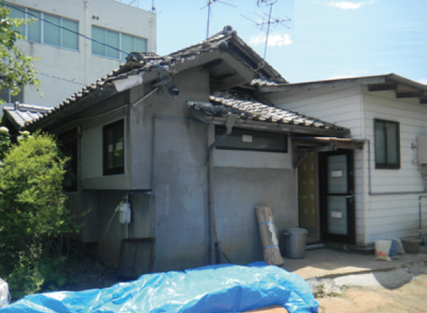 平成28年熊本地震で大規模半壊の判定。
ご自宅を前にしてE様のお気持ちはいかほどだったでしょう?