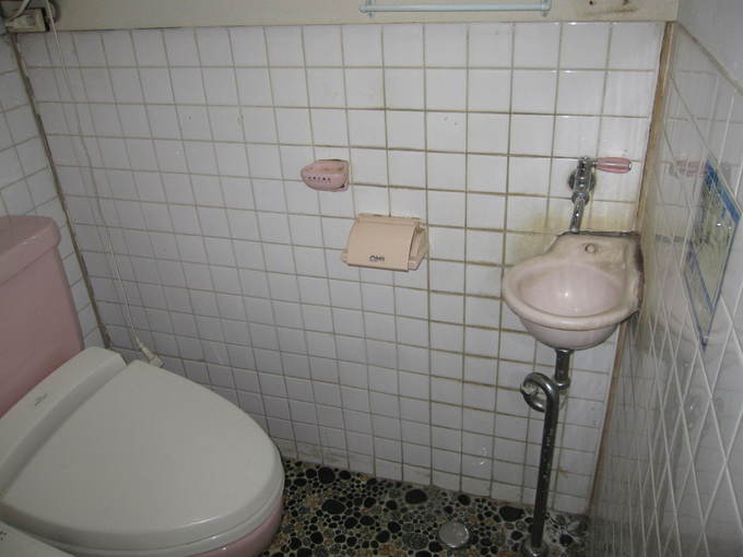 タンクレスですっきりトイレ