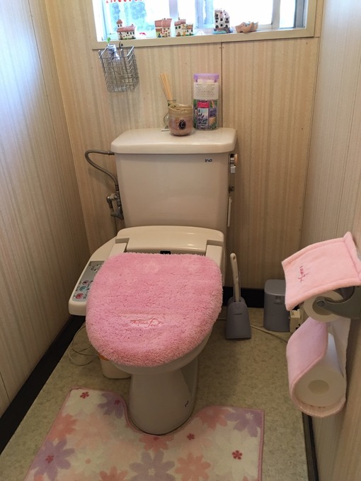 男子用小便器有り
壁の劣化あり