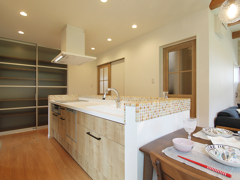 価格 Com ママの心が躍るちょっとオシャレなノスタルディックな家 キッチンのリフォーム事例