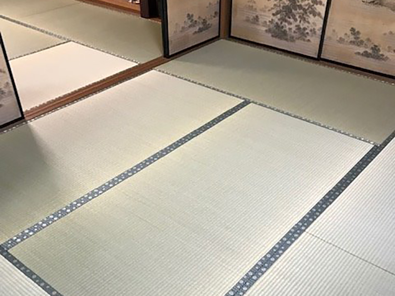 イ草の香りにうっとり、フローリング上貼りですっきり