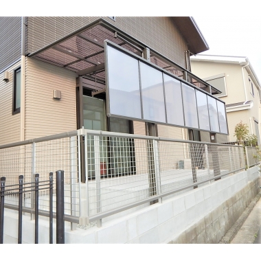 目隠し付きテラスの取付工事